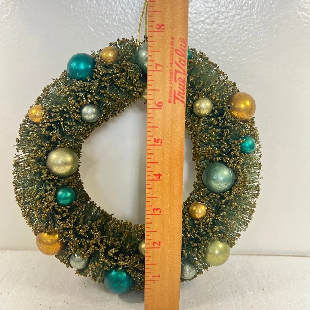 Vintage MCM Bottle Brush Christmas Wreath gold flocked plastic ball ornaments 9”